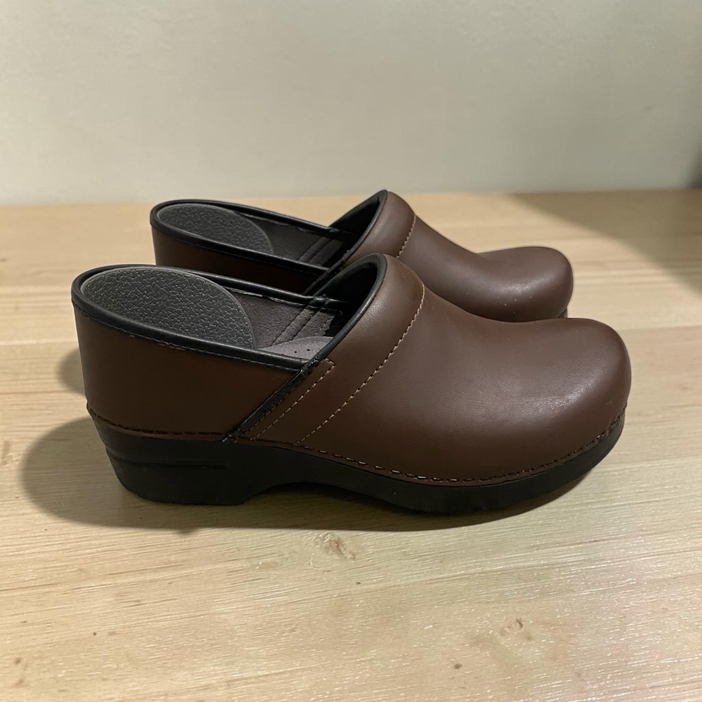 Dansko XP 2.0 Clogs Women Size 10-10.5 EU 41 Brown Leather Slip On Occupational